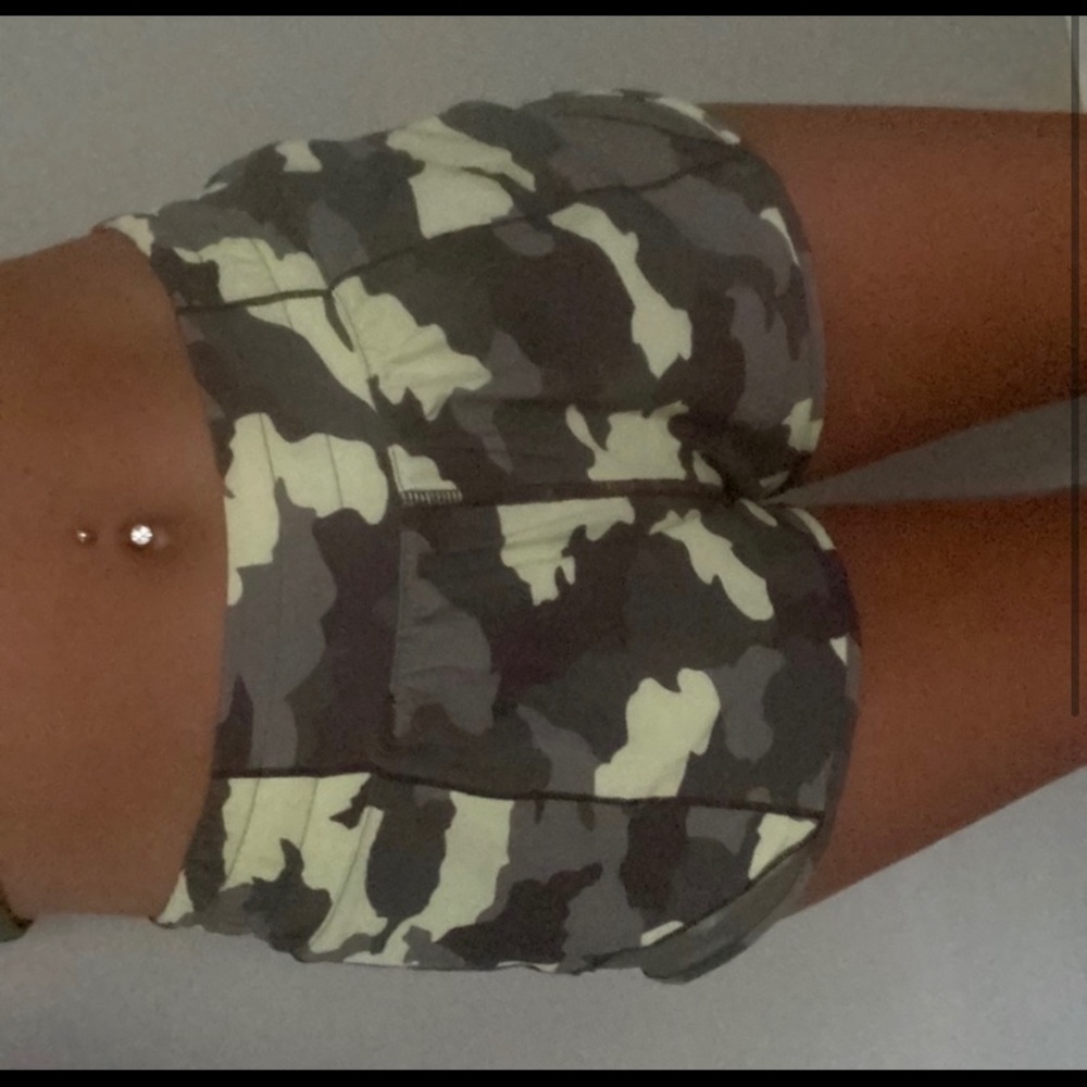 camo lululemon hotty hot shorts